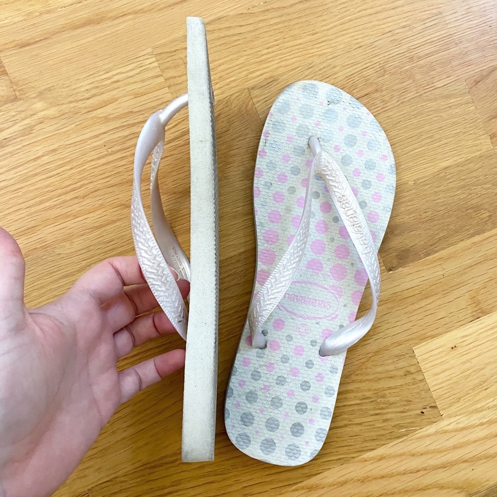 Havaianas White With Pink/Gray Print Flip Flops - Picture 3 of 4